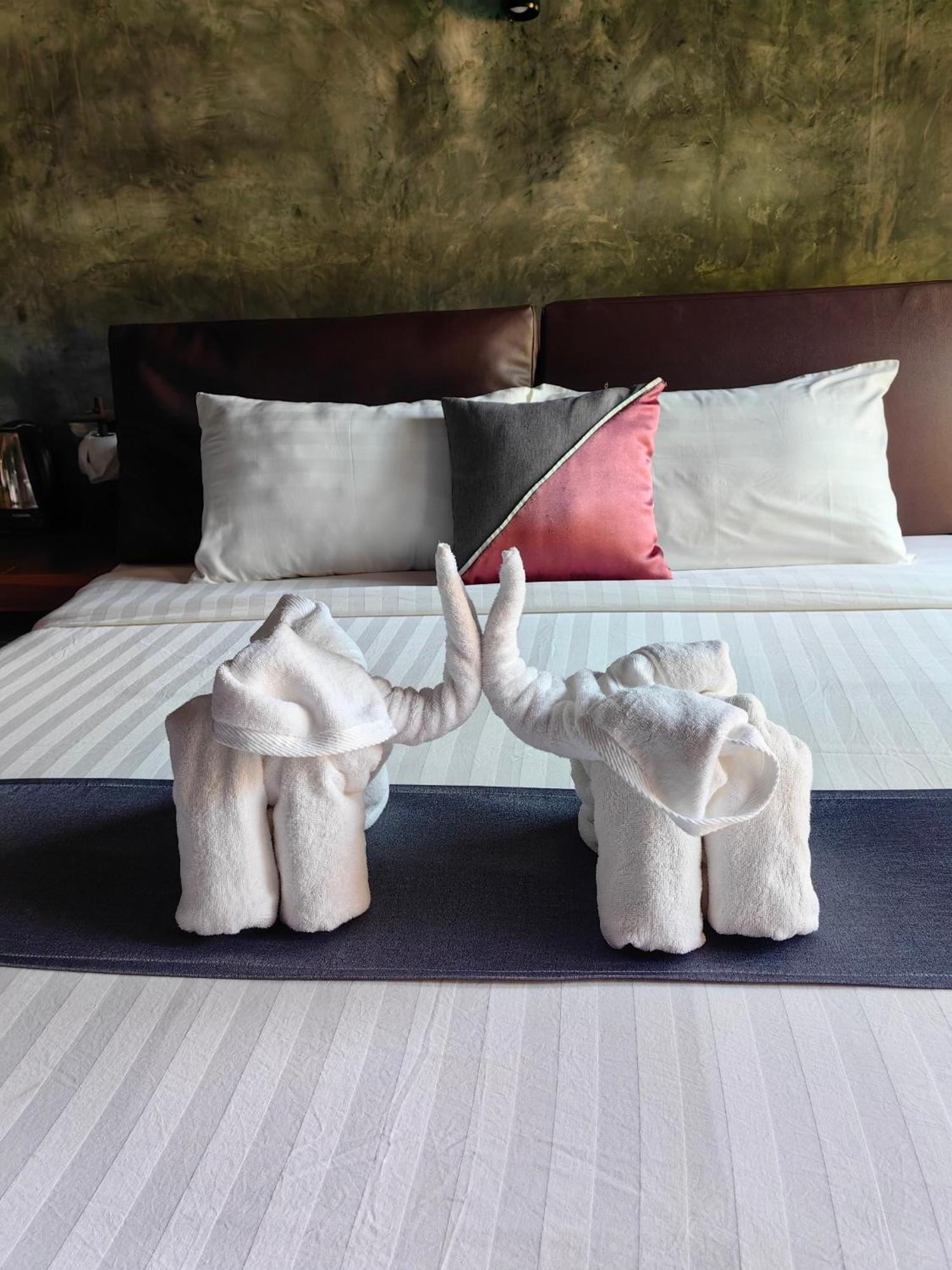 Keeree Loft Resort Thong Pha Phum Exterior foto